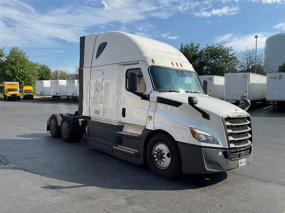 Sleeper Tractor-Heavy Duty Tractors-Freightliner-2023-T12664ST-Bethlehem-PA-676,714\n\t\tmiles-$ 62,500 - Image 1