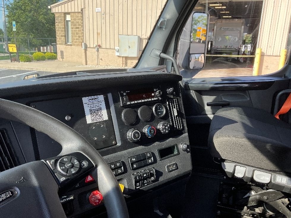Sleeper Tractor-Heavy Duty Tractors-Freightliner-2023-T12664ST-Bethlehem-PA-676,714\n\t\tmiles-$ 62,500 - Image 10