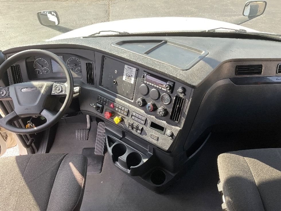 Sleeper Tractor-Heavy Duty Tractors-Freightliner-2023-T12664ST-Bethlehem-PA-676,714\n\t\tmiles-$ 62,500 - Image 12