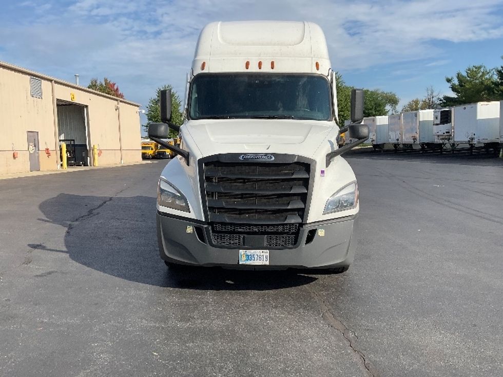 Sleeper Tractor-Heavy Duty Tractors-Freightliner-2023-T12664ST-Bethlehem-PA-676,714\n\t\tmiles-$ 62,500 - Image 2
