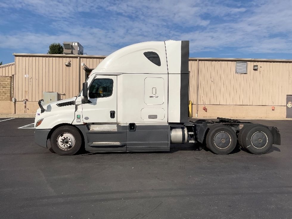 Sleeper Tractor-Heavy Duty Tractors-Freightliner-2023-T12664ST-Bethlehem-PA-676,714\n\t\tmiles-$ 62,500 - Image 4
