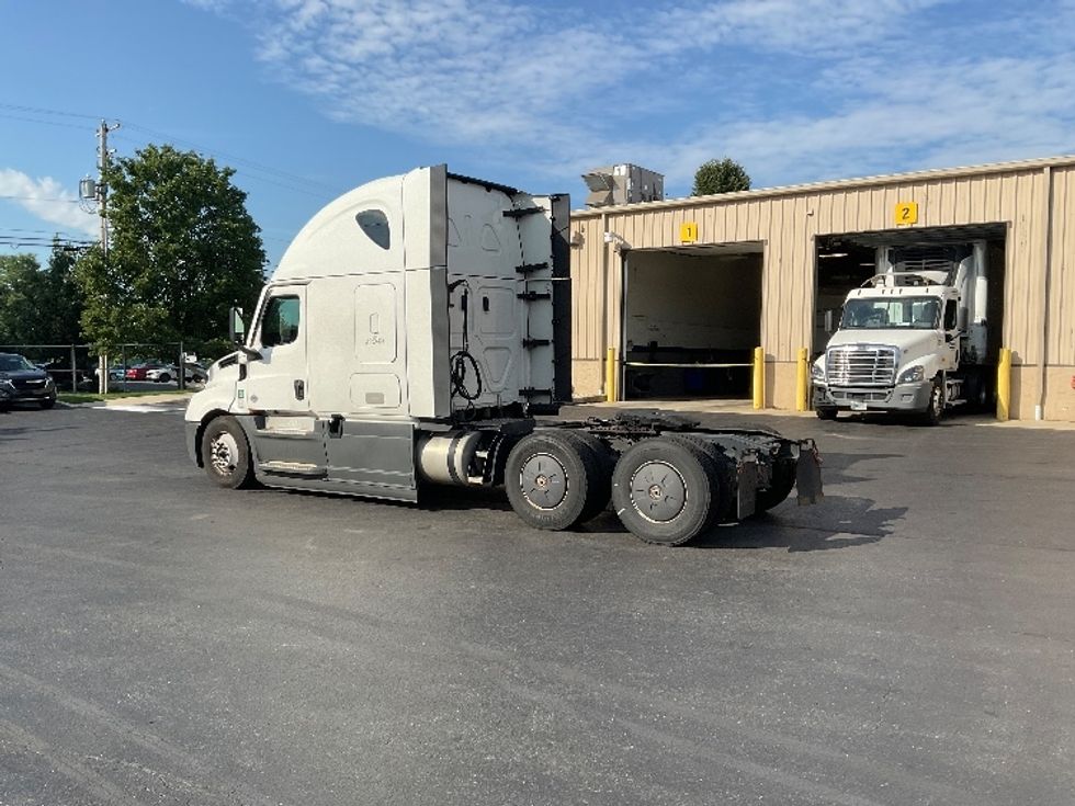 Sleeper Tractor-Heavy Duty Tractors-Freightliner-2023-T12664ST-Bethlehem-PA-676,714\n\t\tmiles-$ 62,500 - Image 5