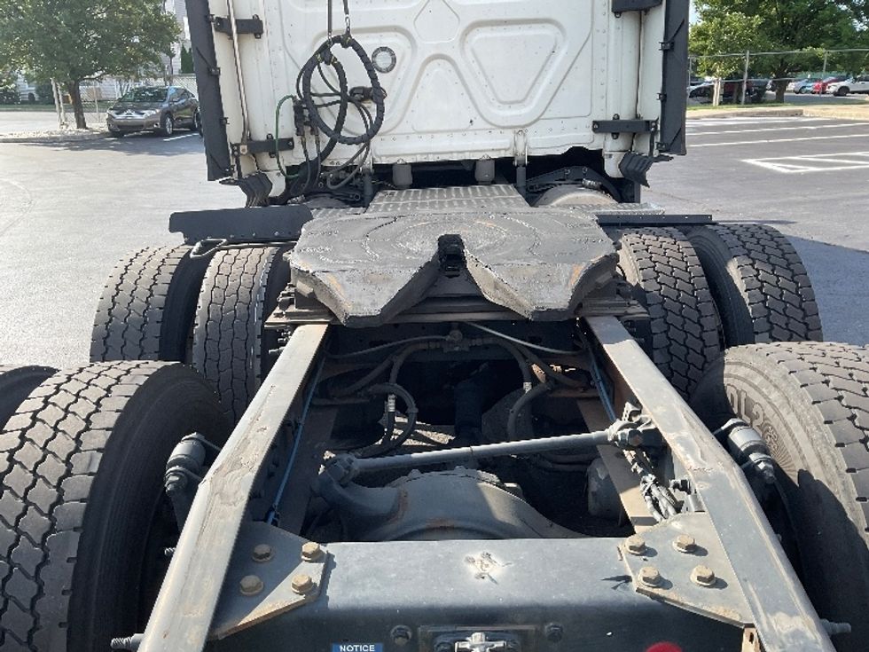 Sleeper Tractor-Heavy Duty Tractors-Freightliner-2023-T12664ST-Bethlehem-PA-676,714\n\t\tmiles-$ 62,500 - Image 6