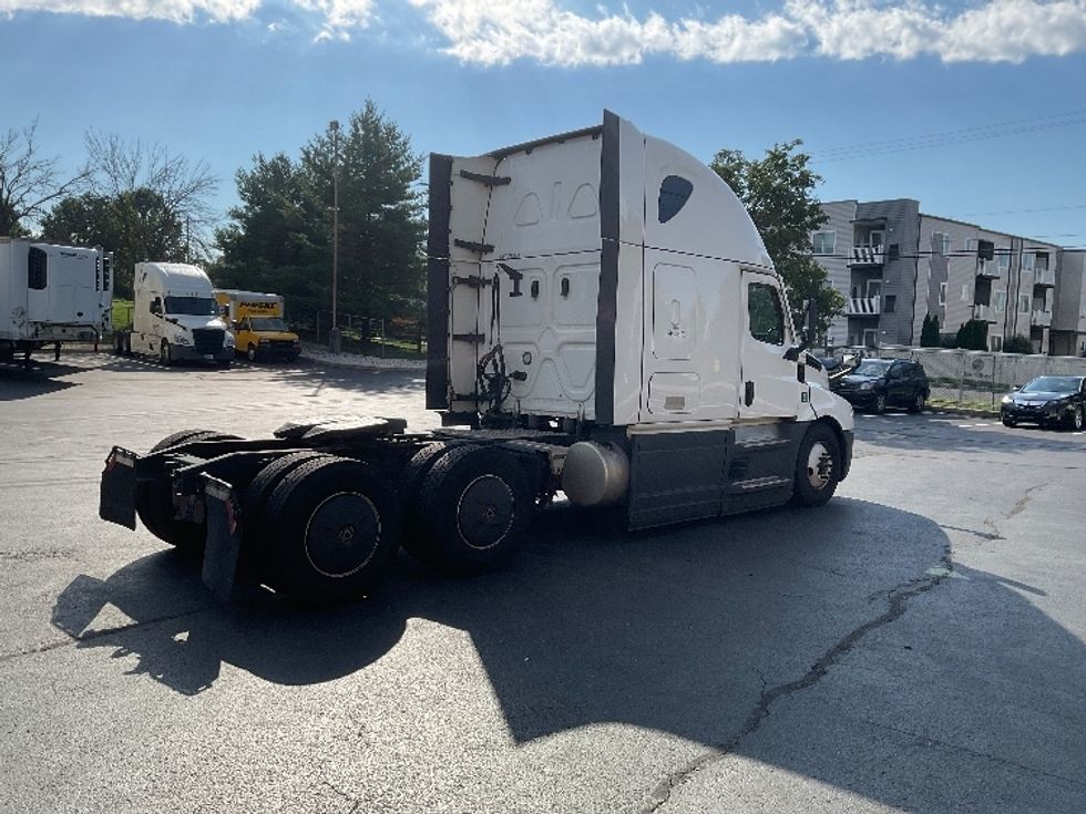 Sleeper Tractor-Heavy Duty Tractors-Freightliner-2023-T12664ST-Bethlehem-PA-676,714\n\t\tmiles-$ 62,500 - Image 7