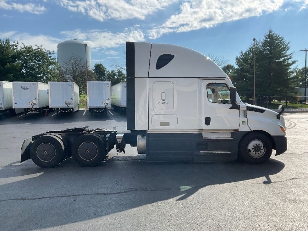 Sleeper Tractor-Heavy Duty Tractors-Freightliner-2023-T12664ST-Bethlehem-PA-676,714\n\t\tmiles-$ 62,500 - Image 8