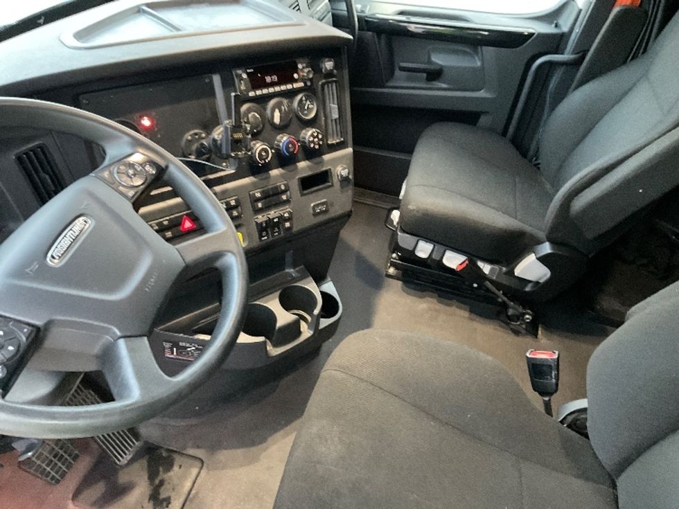 Sleeper Tractor-Heavy Duty Tractors-Freightliner-2023-T12664ST-Bethlehem-PA-713,245\n\t\tmiles-$ 61,750 - Image 10