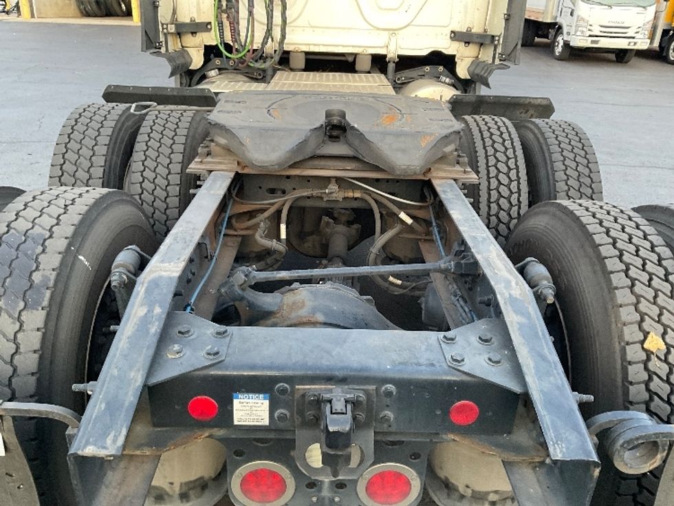 Sleeper Tractor-Heavy Duty Tractors-Freightliner-2023-T12664ST-Bethlehem-PA-713,245\n\t\tmiles-$ 61,750 - Image 6