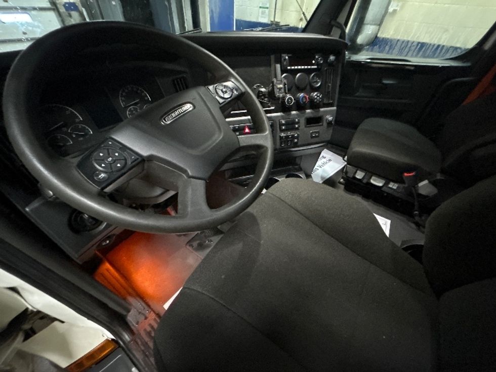 Sleeper Tractor-Heavy Duty Tractors-Freightliner-2023-T12664ST-Brooklyn Park-MN-621,859\n\t\tmiles-$ 58,750 - Image 10