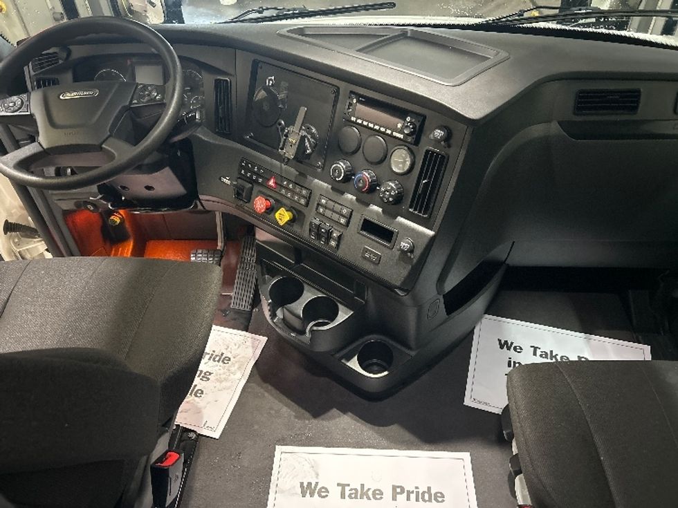 Sleeper Tractor-Heavy Duty Tractors-Freightliner-2023-T12664ST-Brooklyn Park-MN-621,859\n\t\tmiles-$ 58,750 - Image 12