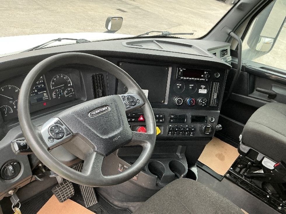Sleeper Tractor-Heavy Duty Tractors-Freightliner-2023-T12664ST-Calgary-AB-532,298\n\t\tkm-$ 120,000 - Image 10