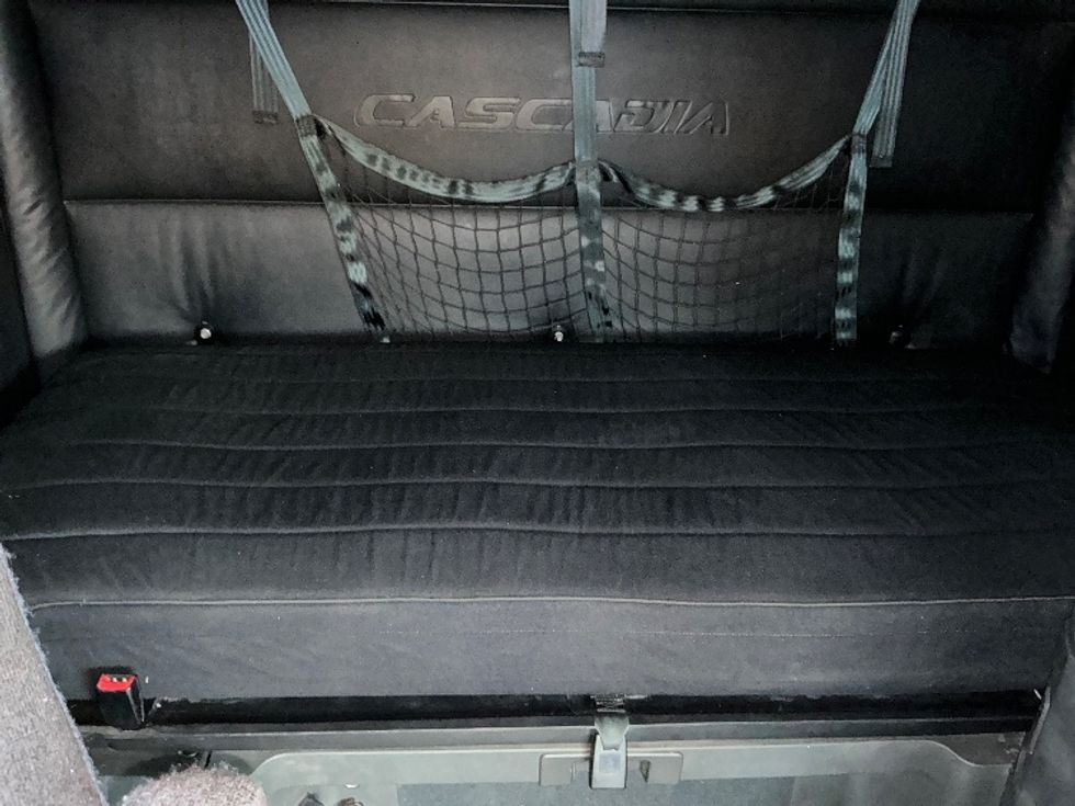 Sleeper Tractor-Heavy Duty Tractors-Freightliner-2023-T12664ST-Calgary-AB-532,298\n\t\tkm-$ 120,000 - Image 16