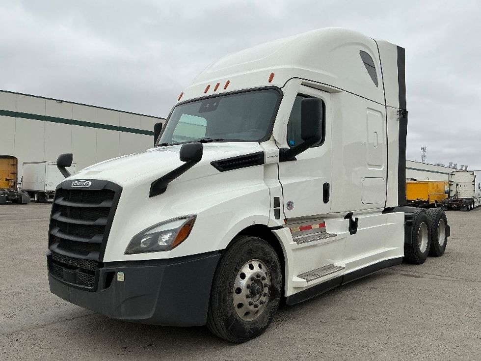 Sleeper Tractor-Heavy Duty Tractors-Freightliner-2023-T12664ST-Calgary-AB-532,298\n\t\tkm-$ 120,000 - Image 3