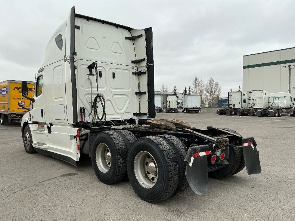 Sleeper Tractor-Heavy Duty Tractors-Freightliner-2023-T12664ST-Calgary-AB-532,298\n\t\tkm-$ 120,000 - Image 5