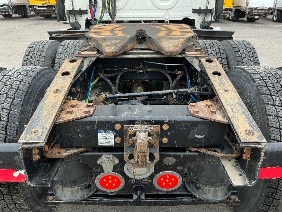 Sleeper Tractor-Heavy Duty Tractors-Freightliner-2023-T12664ST-Calgary-AB-532,298\n\t\tkm-$ 120,000 - Image 6