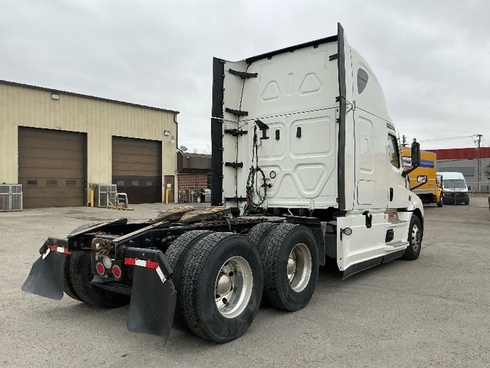 Sleeper Tractor-Heavy Duty Tractors-Freightliner-2023-T12664ST-Calgary-AB-532,298\n\t\tkm-$ 120,000 - Image 7