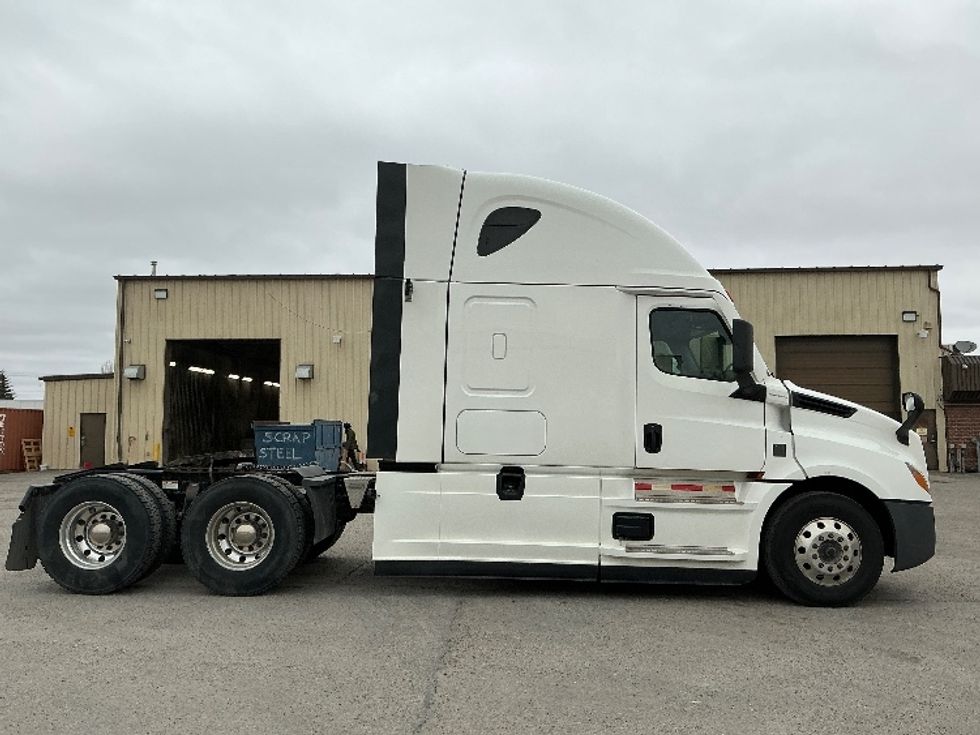 Sleeper Tractor-Heavy Duty Tractors-Freightliner-2023-T12664ST-Calgary-AB-532,298\n\t\tkm-$ 120,000 - Image 8