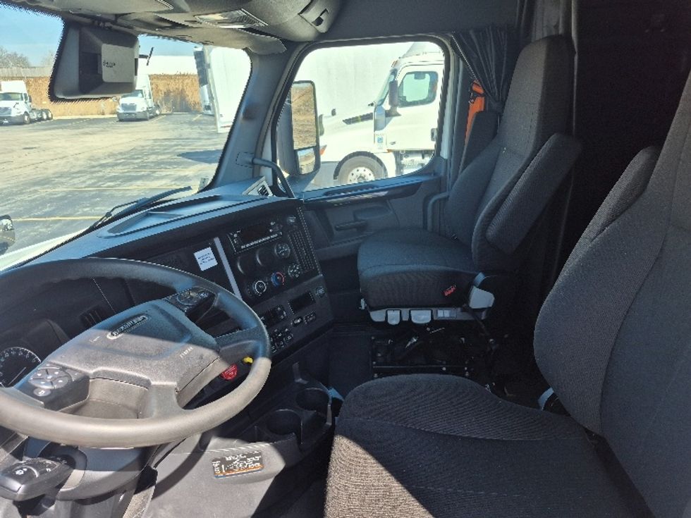 Sleeper Tractor-Heavy Duty Tractors-Freightliner-2023-T12664ST-Chicago (Chicago Ridge)-IL-597,337\n\t\tmiles-$ 61,250 - Image 10