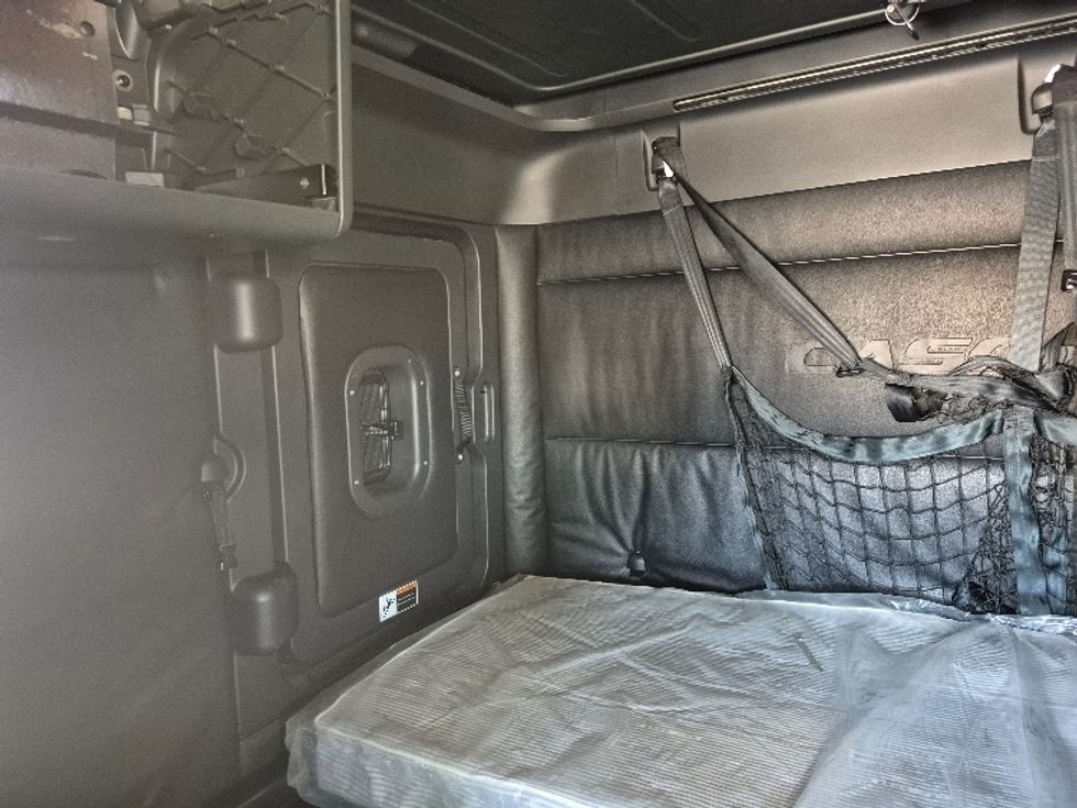 Sleeper Tractor-Heavy Duty Tractors-Freightliner-2023-T12664ST-Chicago (Chicago Ridge)-IL-597,337\n\t\tmiles-$ 61,250 - Image 18