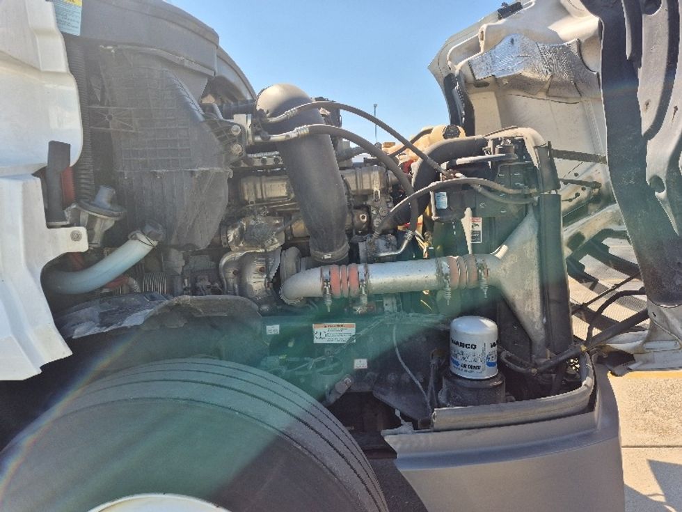 Sleeper Tractor-Heavy Duty Tractors-Freightliner-2023-T12664ST-Chicago (Chicago Ridge)-IL-597,337\n\t\tmiles-$ 61,250 - Image 21