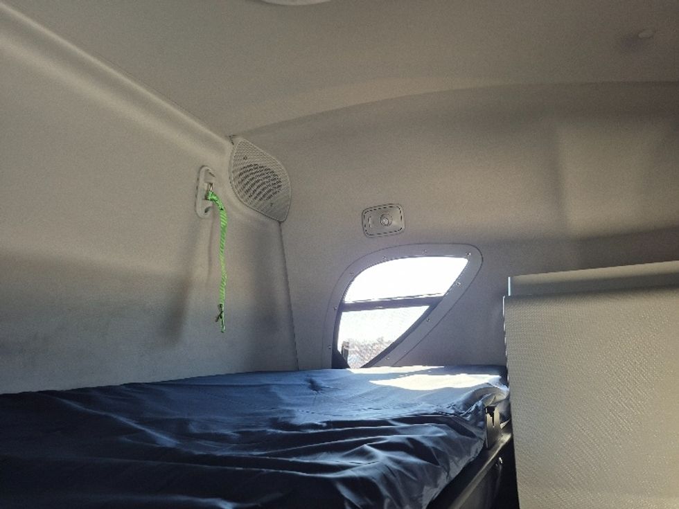 Sleeper Tractor-Heavy Duty Tractors-Freightliner-2023-T12664ST-Chicago (Chicago Ridge)-IL-597,337\n\t\tmiles-$ 61,250 - Image 23