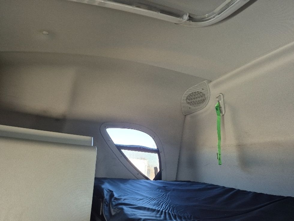 Sleeper Tractor-Heavy Duty Tractors-Freightliner-2023-T12664ST-Chicago (Chicago Ridge)-IL-597,337\n\t\tmiles-$ 61,250 - Image 24