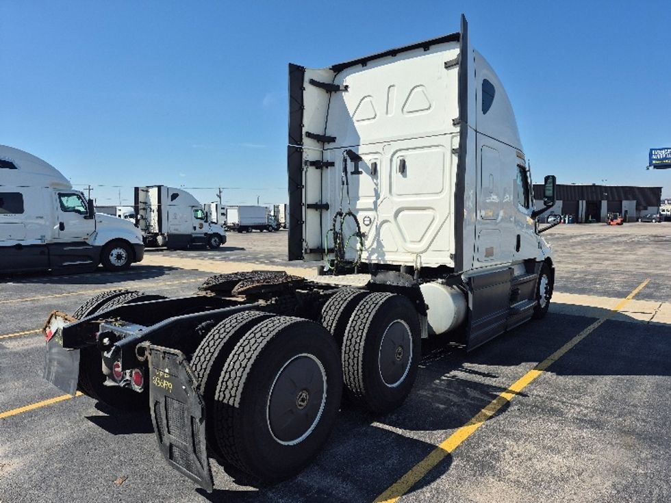 Sleeper Tractor-Heavy Duty Tractors-Freightliner-2023-T12664ST-Chicago (Chicago Ridge)-IL-597,337\n\t\tmiles-$ 61,250 - Image 7