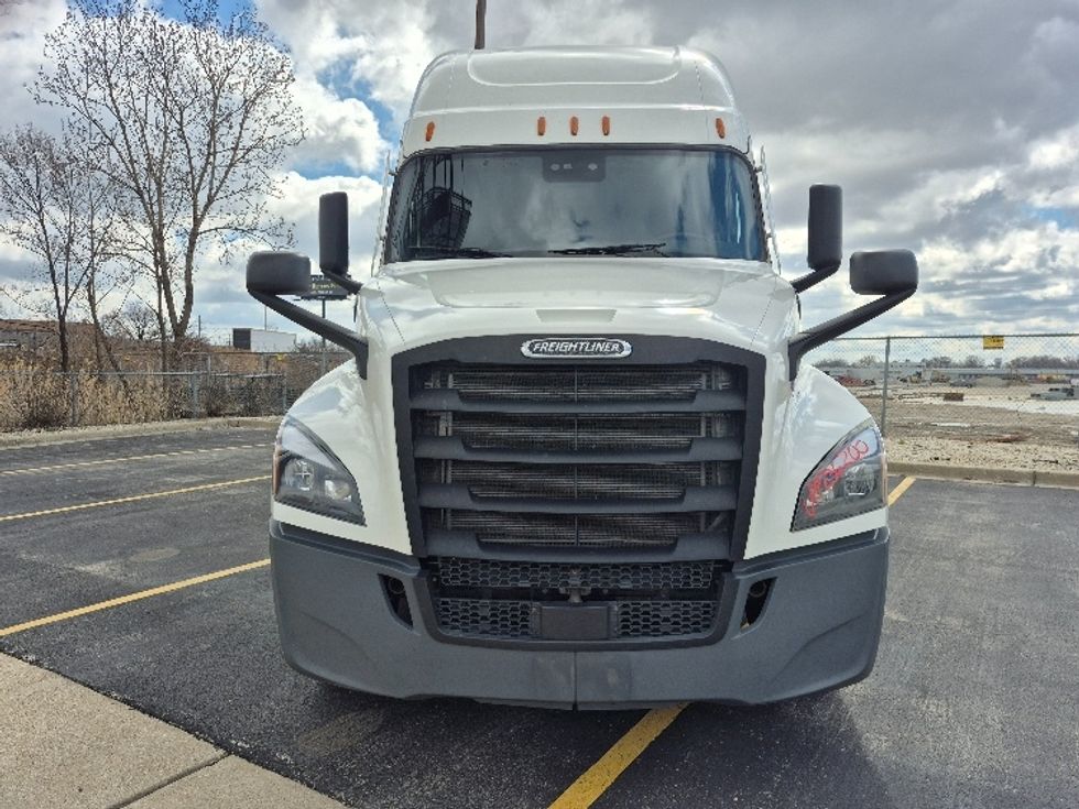 Sleeper Tractor-Heavy Duty Tractors-Freightliner-2023-T12664ST-Chicago (Chicago Ridge)-IL-629,383\n\t\tmiles-$ 56,250 - Image 2