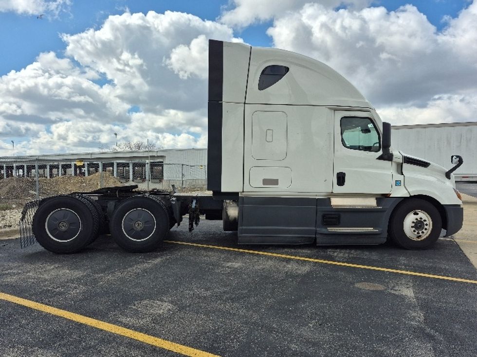 Sleeper Tractor-Heavy Duty Tractors-Freightliner-2023-T12664ST-Chicago (Chicago Ridge)-IL-629,383\n\t\tmiles-$ 56,250 - Image 8