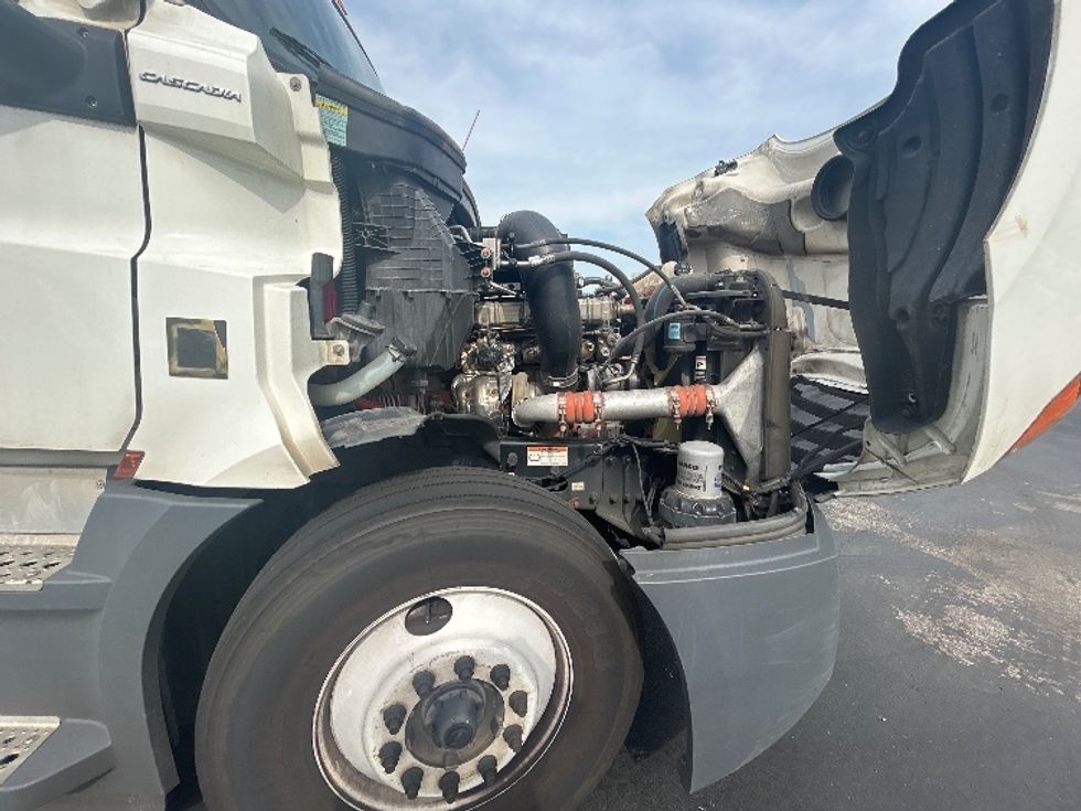 Sleeper Tractor-Heavy Duty Tractors-Freightliner-2023-T12664ST-Columbus-OH-713,070\n\t\tmiles-$ 59,250 - Image 20