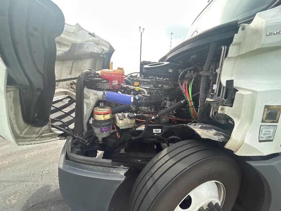 Sleeper Tractor-Heavy Duty Tractors-Freightliner-2023-T12664ST-Columbus-OH-713,070\n\t\tmiles-$ 59,250 - Image 21