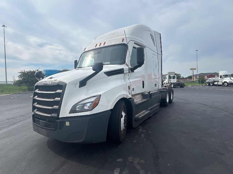 Sleeper Tractor-Heavy Duty Tractors-Freightliner-2023-T12664ST-Columbus-OH-713,070\n\t\tmiles-$ 59,250 - Image 3