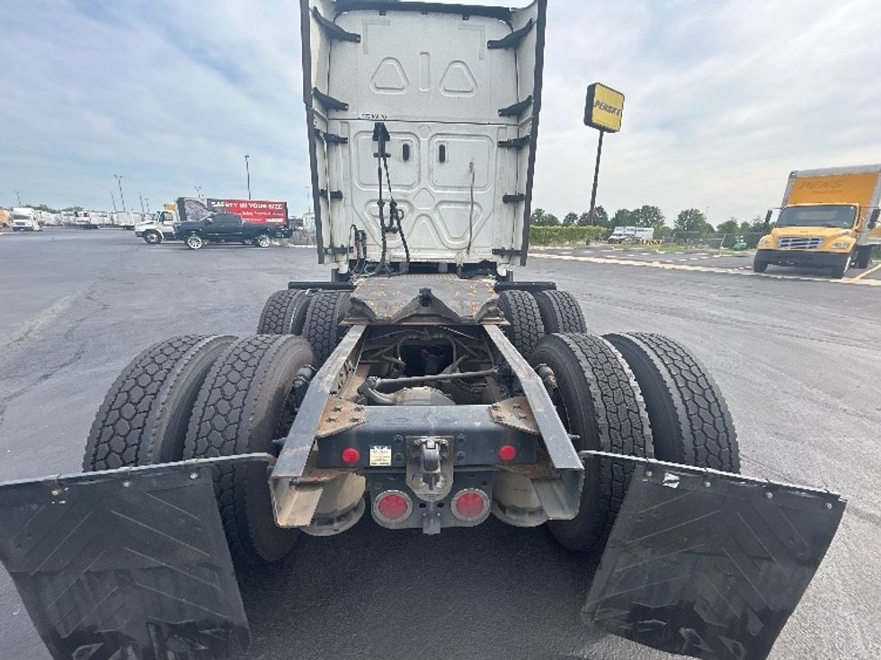 Sleeper Tractor-Heavy Duty Tractors-Freightliner-2023-T12664ST-Columbus-OH-713,070\n\t\tmiles-$ 59,250 - Image 6