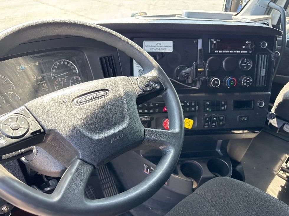 Sleeper Tractor-Heavy Duty Tractors-Freightliner-2023-T12664ST-Columbus-OH-749,000\n\t\tmiles-$ 50,500 - Image 10