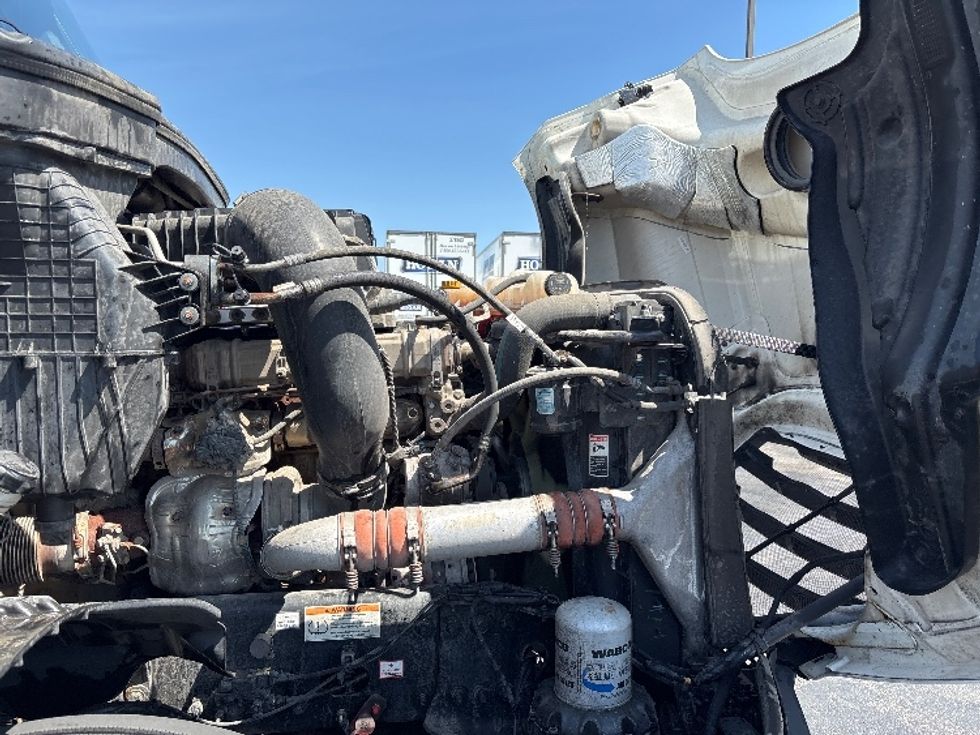 Sleeper Tractor-Heavy Duty Tractors-Freightliner-2023-T12664ST-Columbus-OH-749,000\n\t\tmiles-$ 50,500 - Image 19