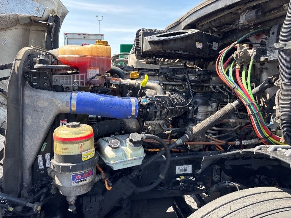 Sleeper Tractor-Heavy Duty Tractors-Freightliner-2023-T12664ST-Columbus-OH-749,000\n\t\tmiles-$ 50,500 - Image 20