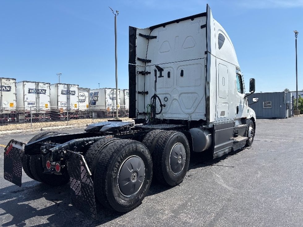 Sleeper Tractor-Heavy Duty Tractors-Freightliner-2023-T12664ST-Columbus-OH-749,000\n\t\tmiles-$ 50,500 - Image 7