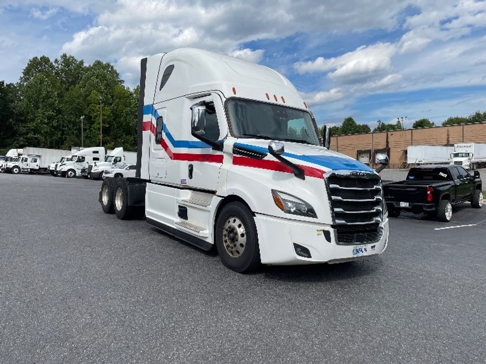 Sleeper Tractor-Heavy Duty Tractors-Freightliner-2023-T12664ST-Conover-NC-507,281\n\t\tmiles-$ 79,750 - Image 1