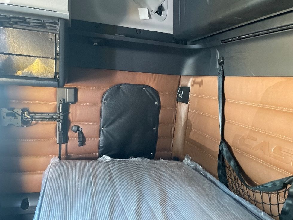 Sleeper Tractor-Heavy Duty Tractors-Freightliner-2023-T12664ST-Conover-NC-507,281\n\t\tmiles-$ 79,750 - Image 19