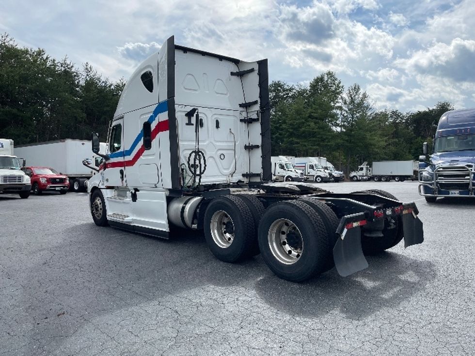 Sleeper Tractor-Heavy Duty Tractors-Freightliner-2023-T12664ST-Conover-NC-507,281\n\t\tmiles-$ 79,750 - Image 5