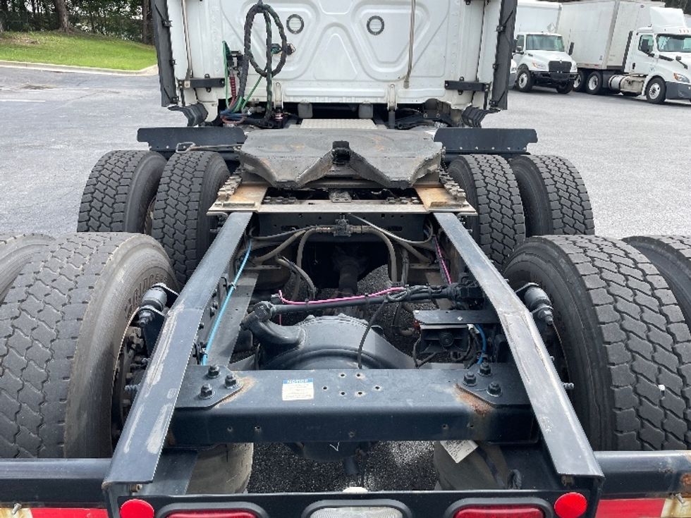Sleeper Tractor-Heavy Duty Tractors-Freightliner-2023-T12664ST-Conover-NC-507,281\n\t\tmiles-$ 79,750 - Image 6
