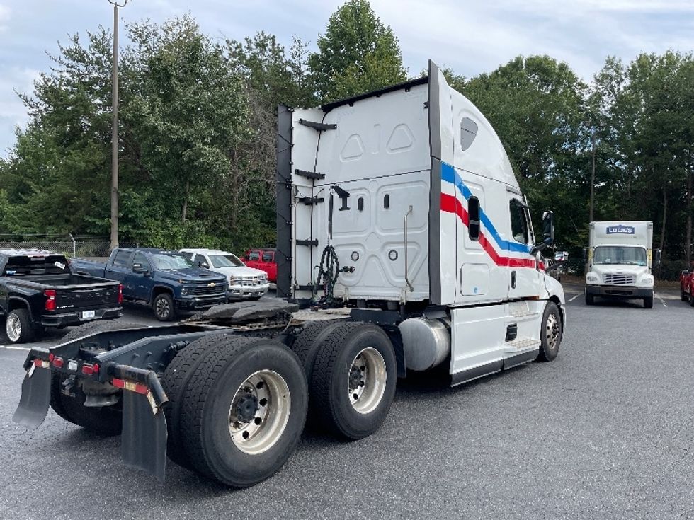 Sleeper Tractor-Heavy Duty Tractors-Freightliner-2023-T12664ST-Conover-NC-507,281\n\t\tmiles-$ 79,750 - Image 7