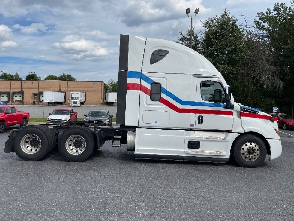 Sleeper Tractor-Heavy Duty Tractors-Freightliner-2023-T12664ST-Conover-NC-507,281\n\t\tmiles-$ 79,750 - Image 8