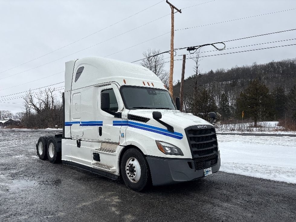 Sleeper Tractor-Heavy Duty Tractors-Freightliner-2023-T12664ST-Coxsackie-NY-659,179\n\t\tmiles-$ 55,750 - Image 1