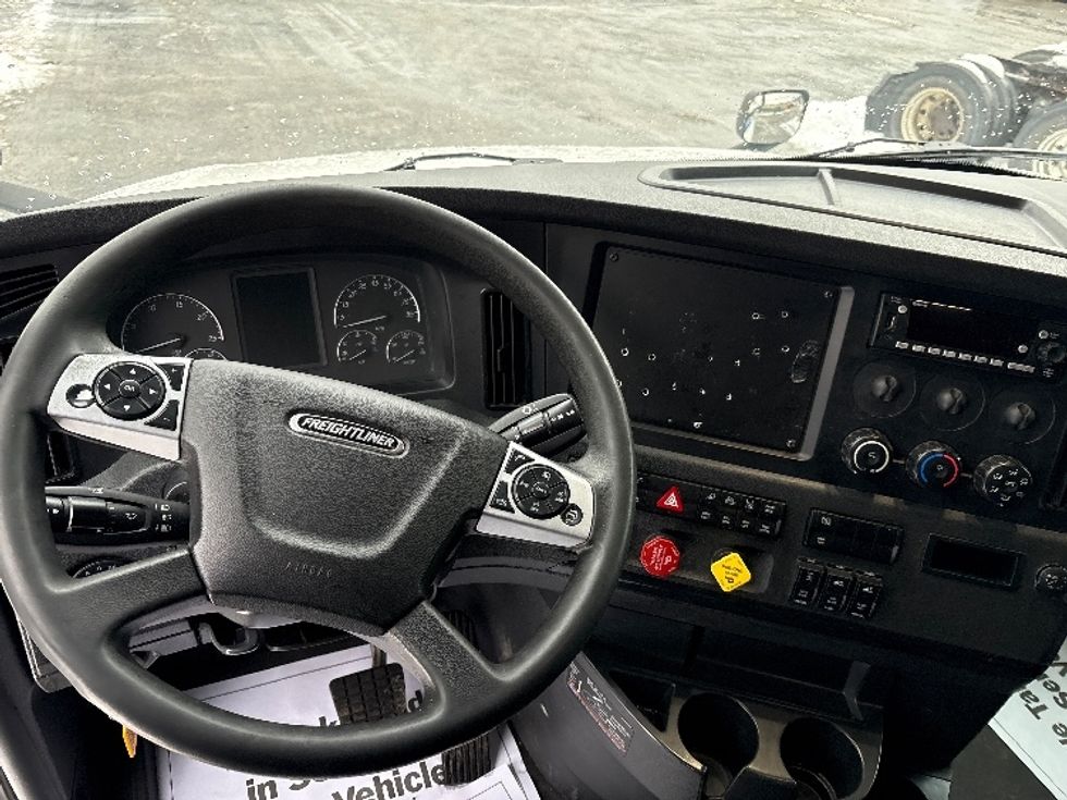 Sleeper Tractor-Heavy Duty Tractors-Freightliner-2023-T12664ST-Coxsackie-NY-659,179\n\t\tmiles-$ 55,750 - Image 10