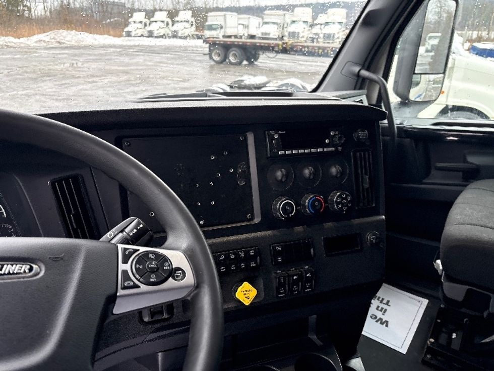Sleeper Tractor-Heavy Duty Tractors-Freightliner-2023-T12664ST-Coxsackie-NY-659,179\n\t\tmiles-$ 55,750 - Image 11