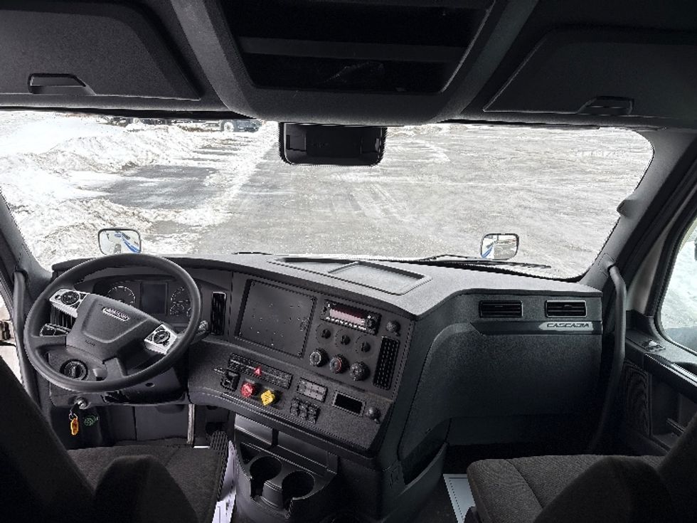 Sleeper Tractor-Heavy Duty Tractors-Freightliner-2023-T12664ST-Coxsackie-NY-659,179\n\t\tmiles-$ 55,750 - Image 12