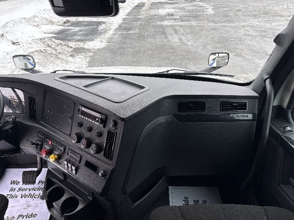 Sleeper Tractor-Heavy Duty Tractors-Freightliner-2023-T12664ST-Coxsackie-NY-659,179\n\t\tmiles-$ 55,750 - Image 14