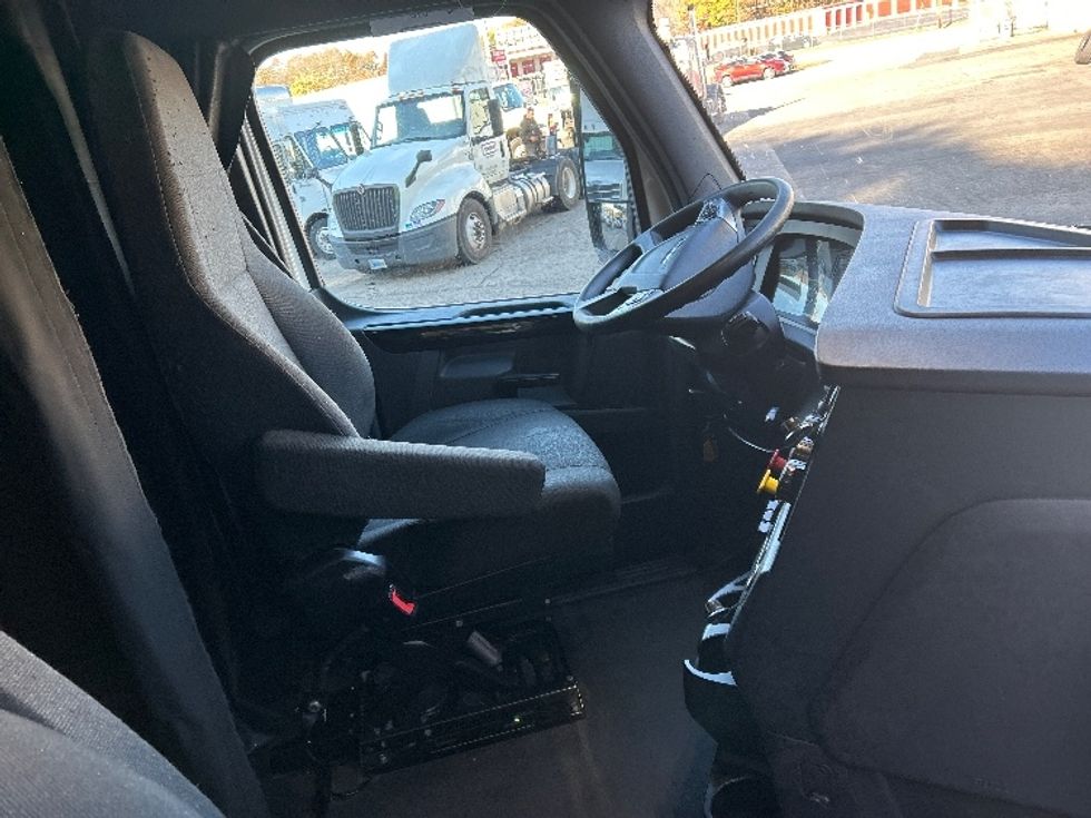 Sleeper Tractor-Heavy Duty Tractors-Freightliner-2023-T12664ST-Coxsackie-NY-659,179\n\t\tmiles-$ 55,750 - Image 15