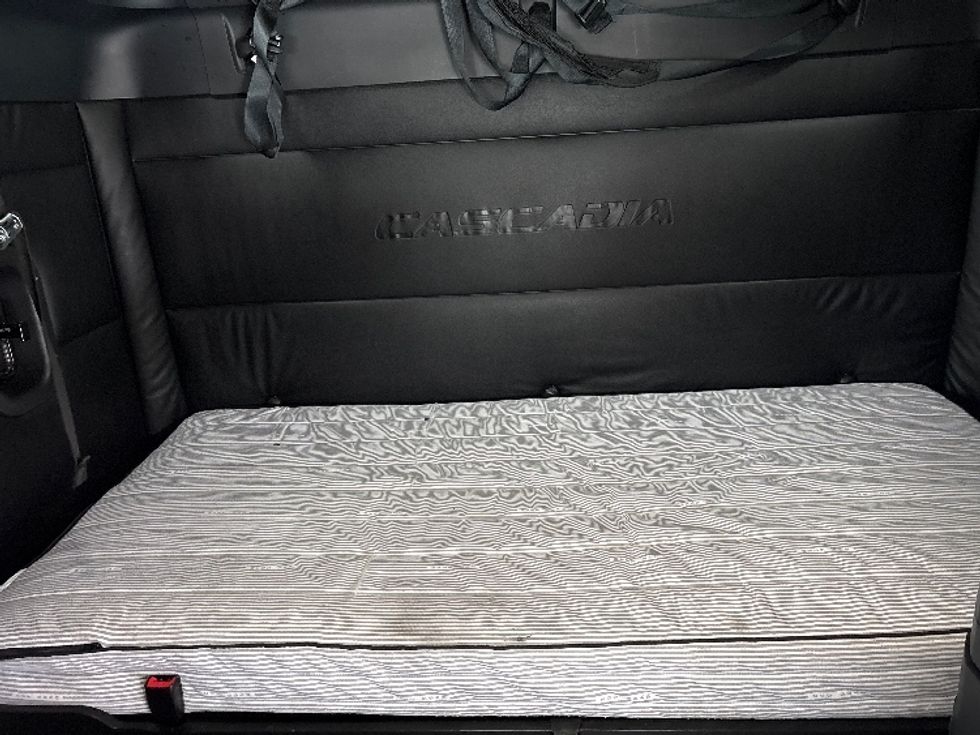 Sleeper Tractor-Heavy Duty Tractors-Freightliner-2023-T12664ST-Coxsackie-NY-659,179\n\t\tmiles-$ 55,750 - Image 16