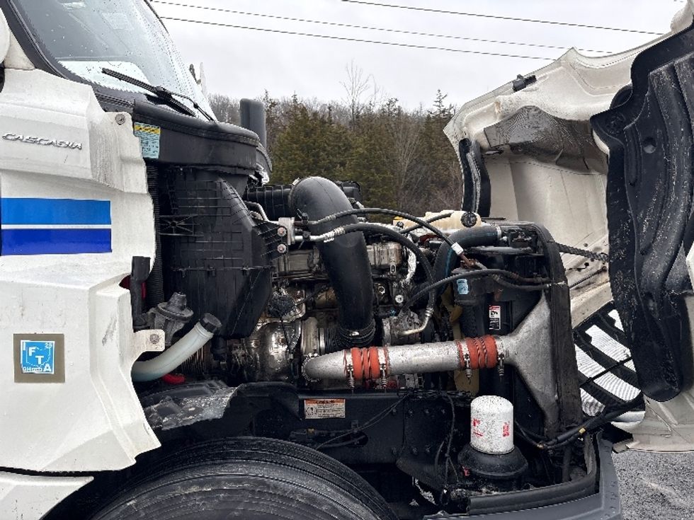 Sleeper Tractor-Heavy Duty Tractors-Freightliner-2023-T12664ST-Coxsackie-NY-659,179\n\t\tmiles-$ 55,750 - Image 19